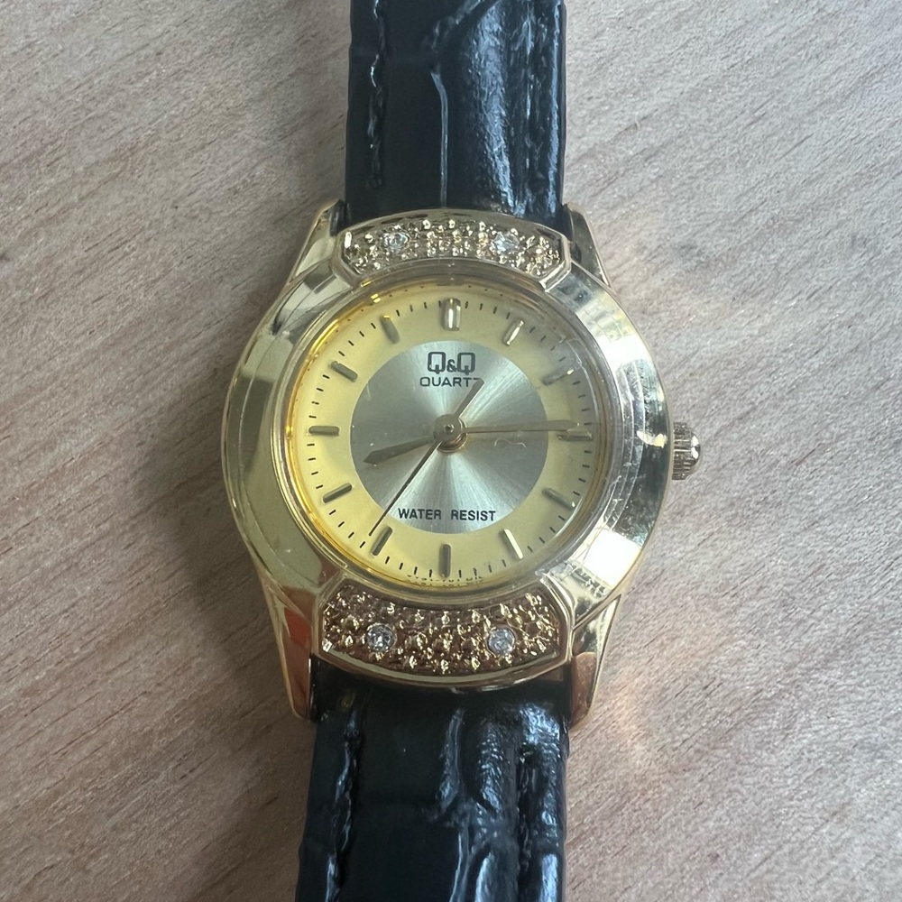 Q&Q by Citizen ladies gold tone and black leather dress watch NEW BATTERY